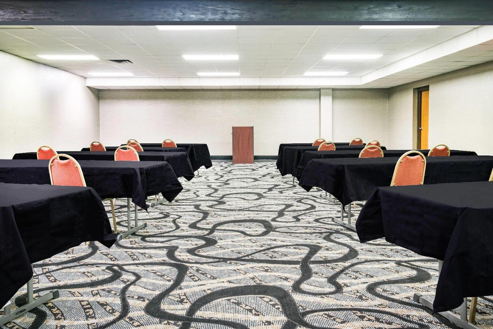 Days Inn & Suites By Wyndham Wausau Eksteriør bilde