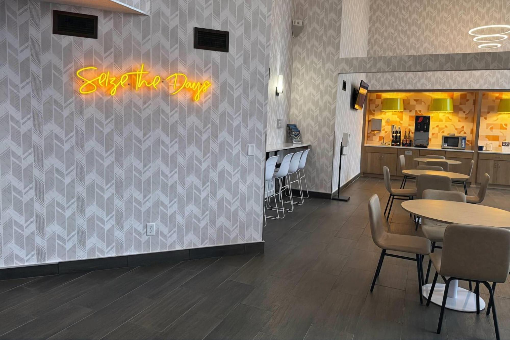 Days Inn & Suites By Wyndham Wausau Eksteriør bilde