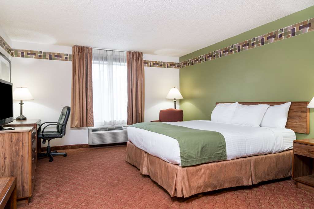 Days Inn & Suites By Wyndham Wausau Rom bilde